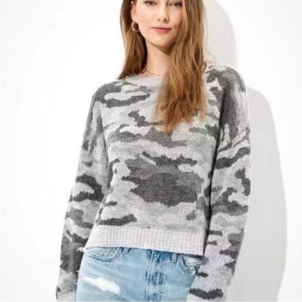 American Eagle Gray Camouflage Knit Sweater